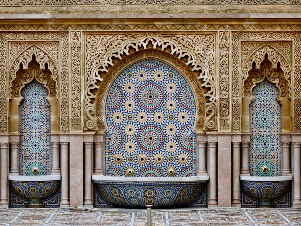 Fontaine en zellige marocain, savoir-faire de Marrakech